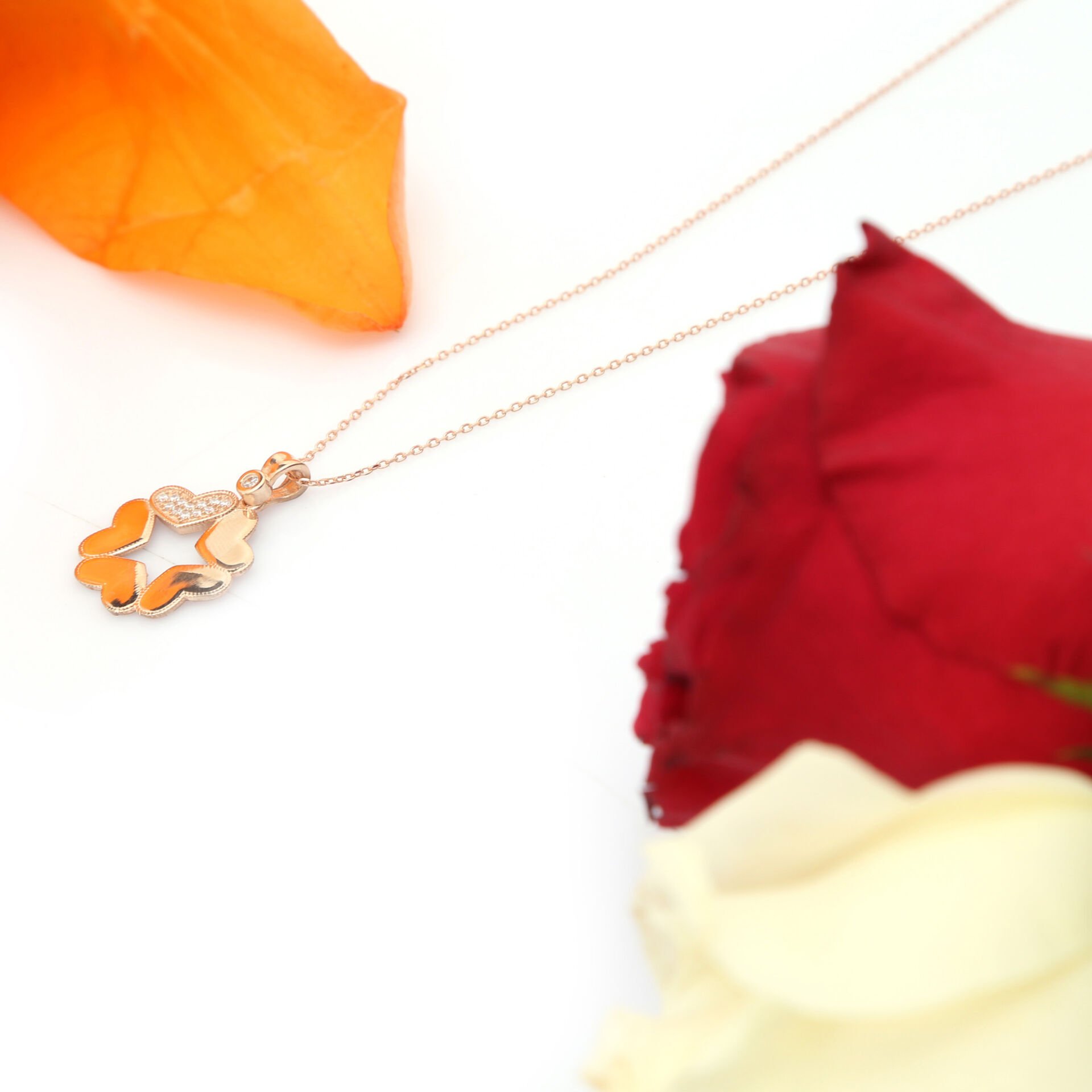 Pırlanta Mineli Özel Tasarım Pabellon Kolye