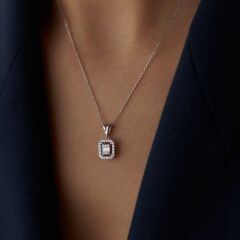 0.23 Ct Pırlanta Parçalı Baget Kolye