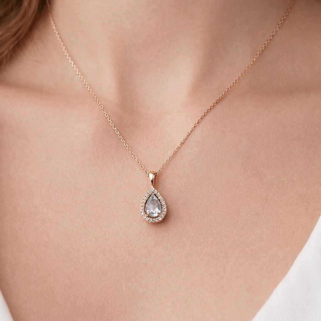 0.89 ct Sky Topaz Pearly Kolye