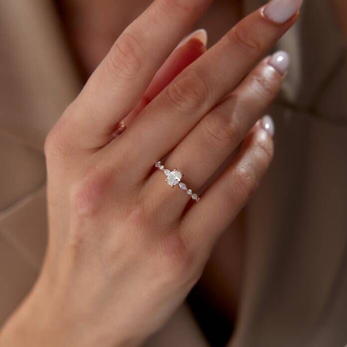 0.76 Ct Pırlanta Oval Yüzük 10 - Beyaz Altın